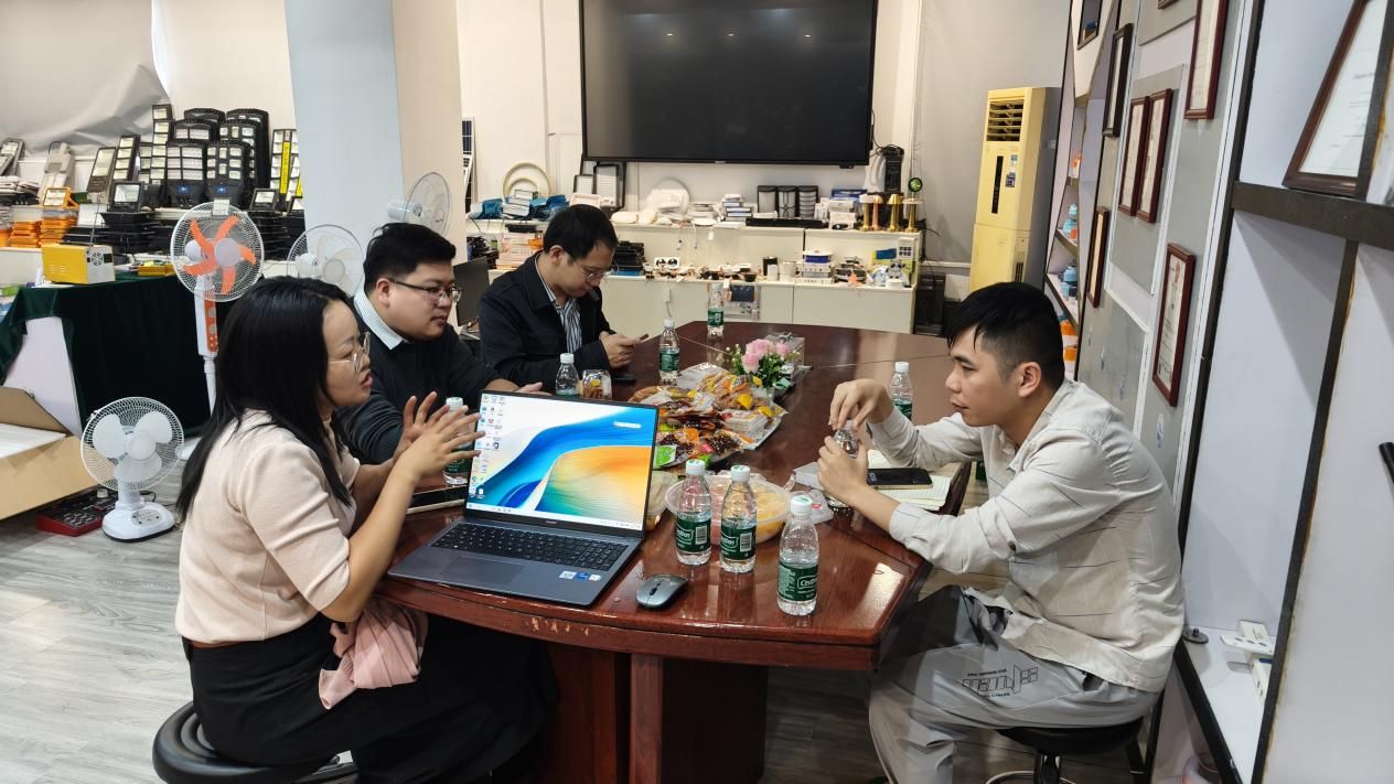 走访中山市益家照片有限公司照片
